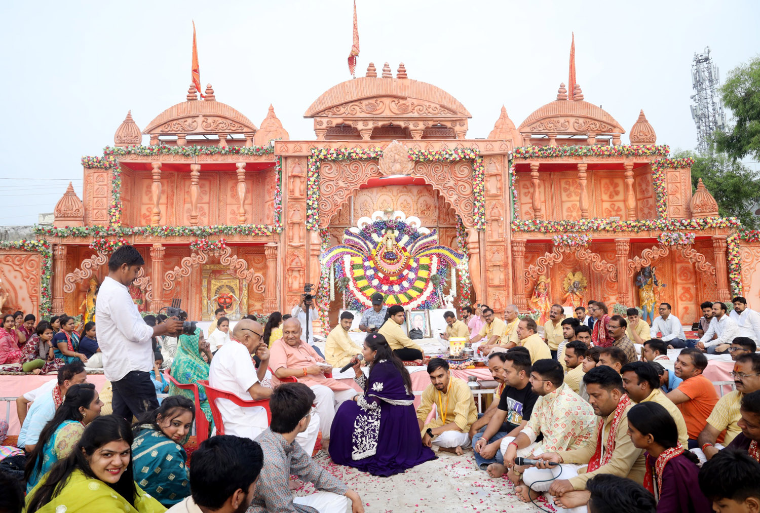 Sushil Bhadana attended the huge Jagran held on the seventh day of the 53rd Shyam Mahotsav as the chief guest.